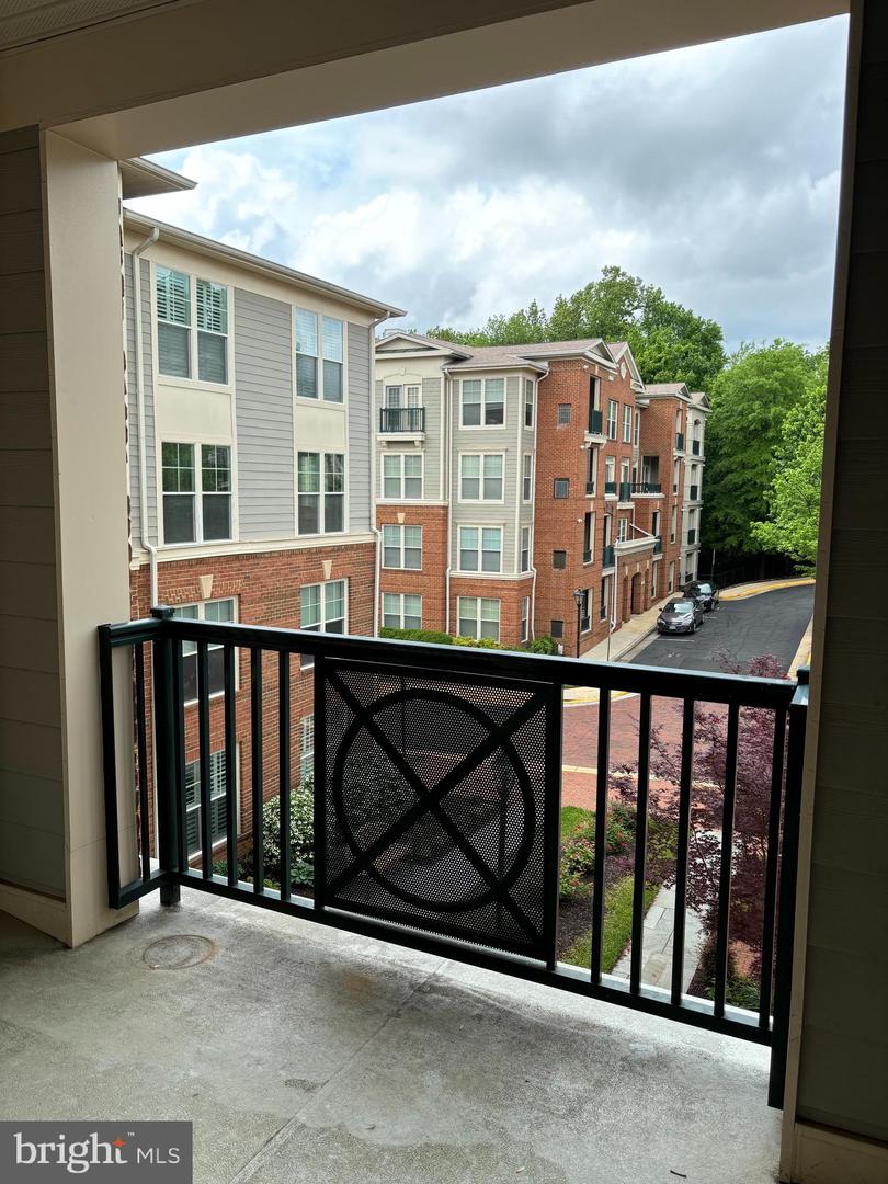 2903 SAINTSBURY PLZ #310, FAIRFAX, Virginia 22031, 2 Bedrooms Bedrooms, ,2 BathroomsBathrooms,Residential,For sale,2903 SAINTSBURY PLZ #310,VAFX2239522 MLS # VAFX2239522