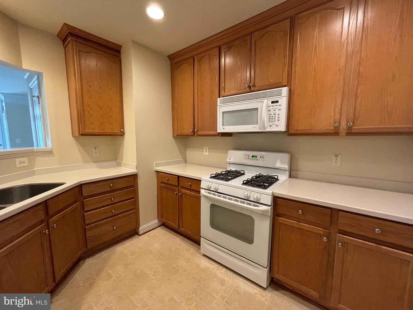 2903 SAINTSBURY PLZ #310, FAIRFAX, Virginia 22031, 2 Bedrooms Bedrooms, ,2 BathroomsBathrooms,Residential,For sale,2903 SAINTSBURY PLZ #310,VAFX2239522 MLS # VAFX2239522
