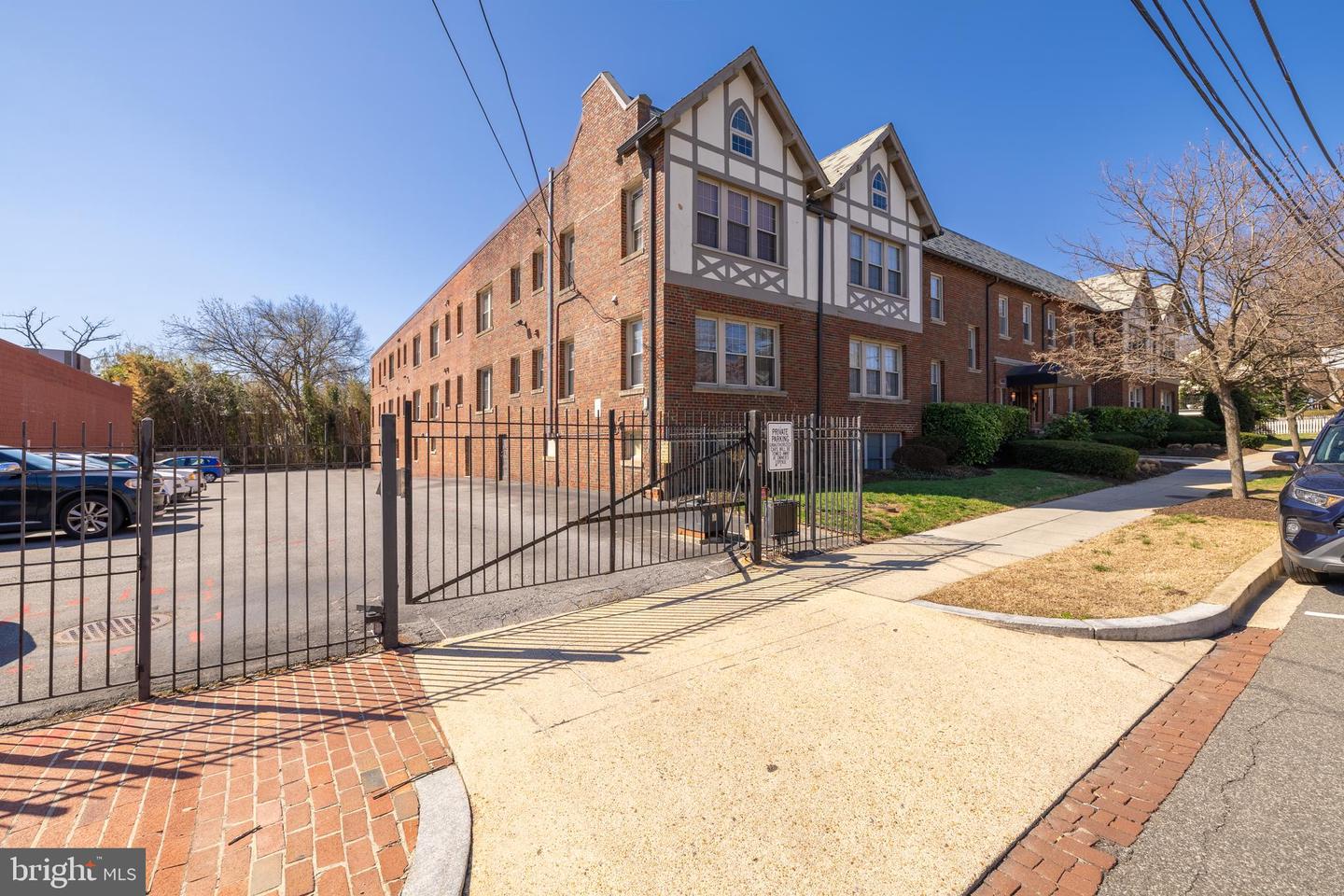 422 BUTTERNUT ST NW #111, WASHINGTON, District Of Columbia 20012, 1 Bedroom Bedrooms, ,2 BathroomsBathrooms,Residential,For sale,422 BUTTERNUT ST NW #111,DCDC2199586 MLS # DCDC2199586