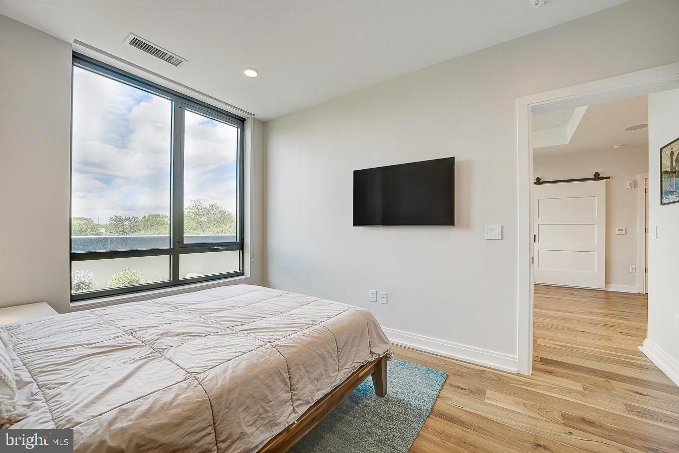 1111 PENNSYLVANIA AVE SE #409, WASHINGTON, District Of Columbia 20003, 2 Bedrooms Bedrooms, ,2 BathroomsBathrooms,Residential,For sale,1111 PENNSYLVANIA AVE SE #409,DCDC2199666 MLS # DCDC2199666