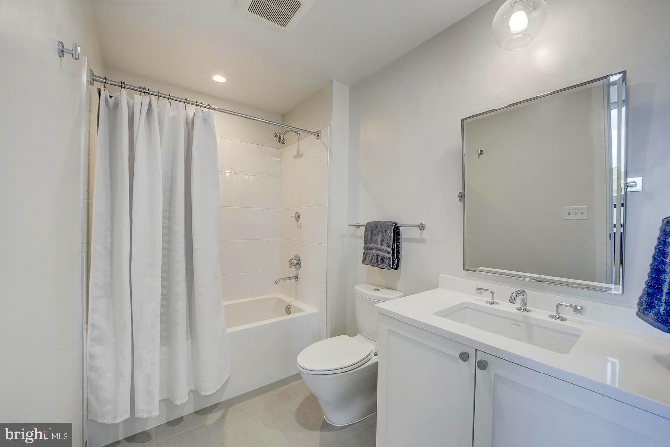 1111 PENNSYLVANIA AVE SE #409, WASHINGTON, District Of Columbia 20003, 2 Bedrooms Bedrooms, ,2 BathroomsBathrooms,Residential,For sale,1111 PENNSYLVANIA AVE SE #409,DCDC2199666 MLS # DCDC2199666