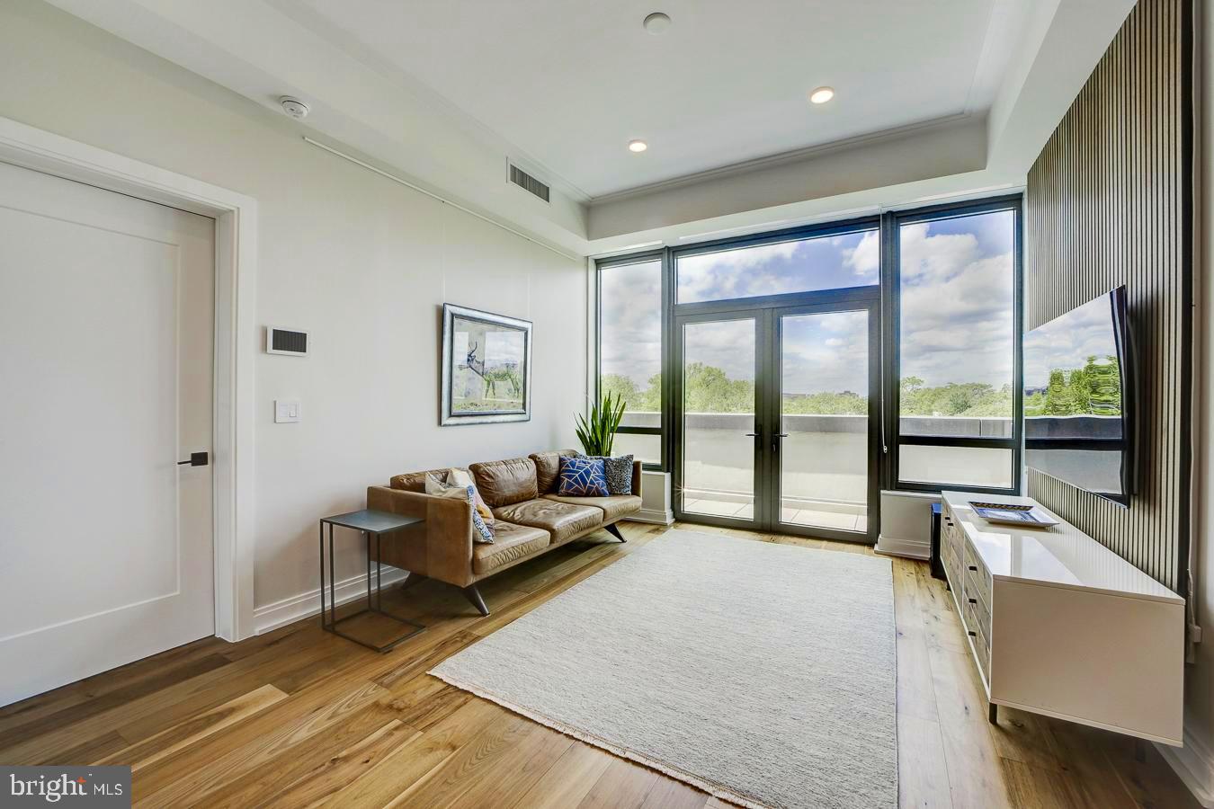 1111 PENNSYLVANIA AVE SE #409, WASHINGTON, District Of Columbia 20003, 2 Bedrooms Bedrooms, ,2 BathroomsBathrooms,Residential,For sale,1111 PENNSYLVANIA AVE SE #409,DCDC2199666 MLS # DCDC2199666