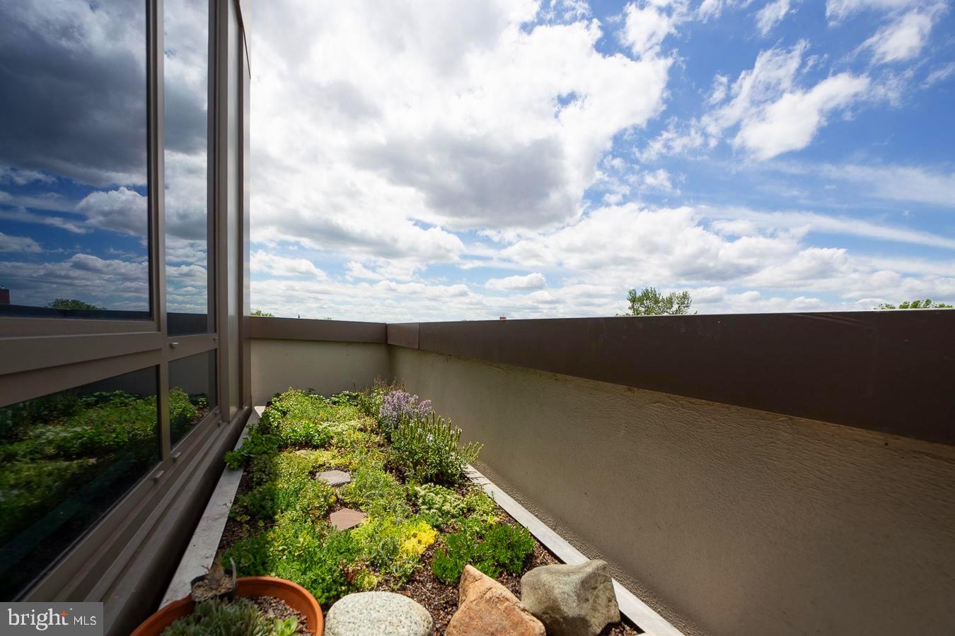 1111 PENNSYLVANIA AVE SE #409, WASHINGTON, District Of Columbia 20003, 2 Bedrooms Bedrooms, ,2 BathroomsBathrooms,Residential,For sale,1111 PENNSYLVANIA AVE SE #409,DCDC2199666 MLS # DCDC2199666