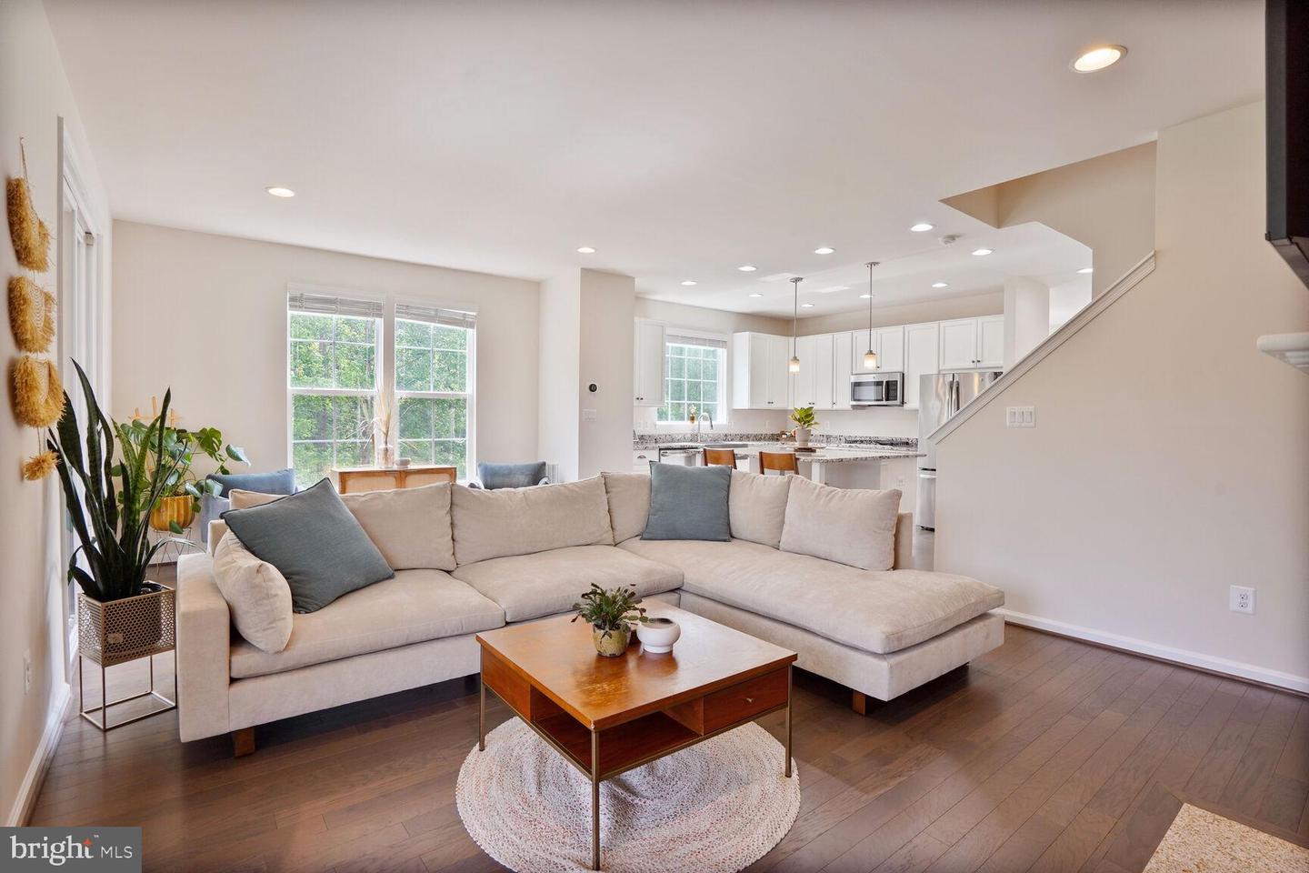8108 HONEY BEE WAY, MANASSAS, Virginia 20111, 4 Bedrooms Bedrooms, ,3 BathroomsBathrooms,Residential,For sale,8108 HONEY BEE WAY,VAPW2094282 MLS # VAPW2094282