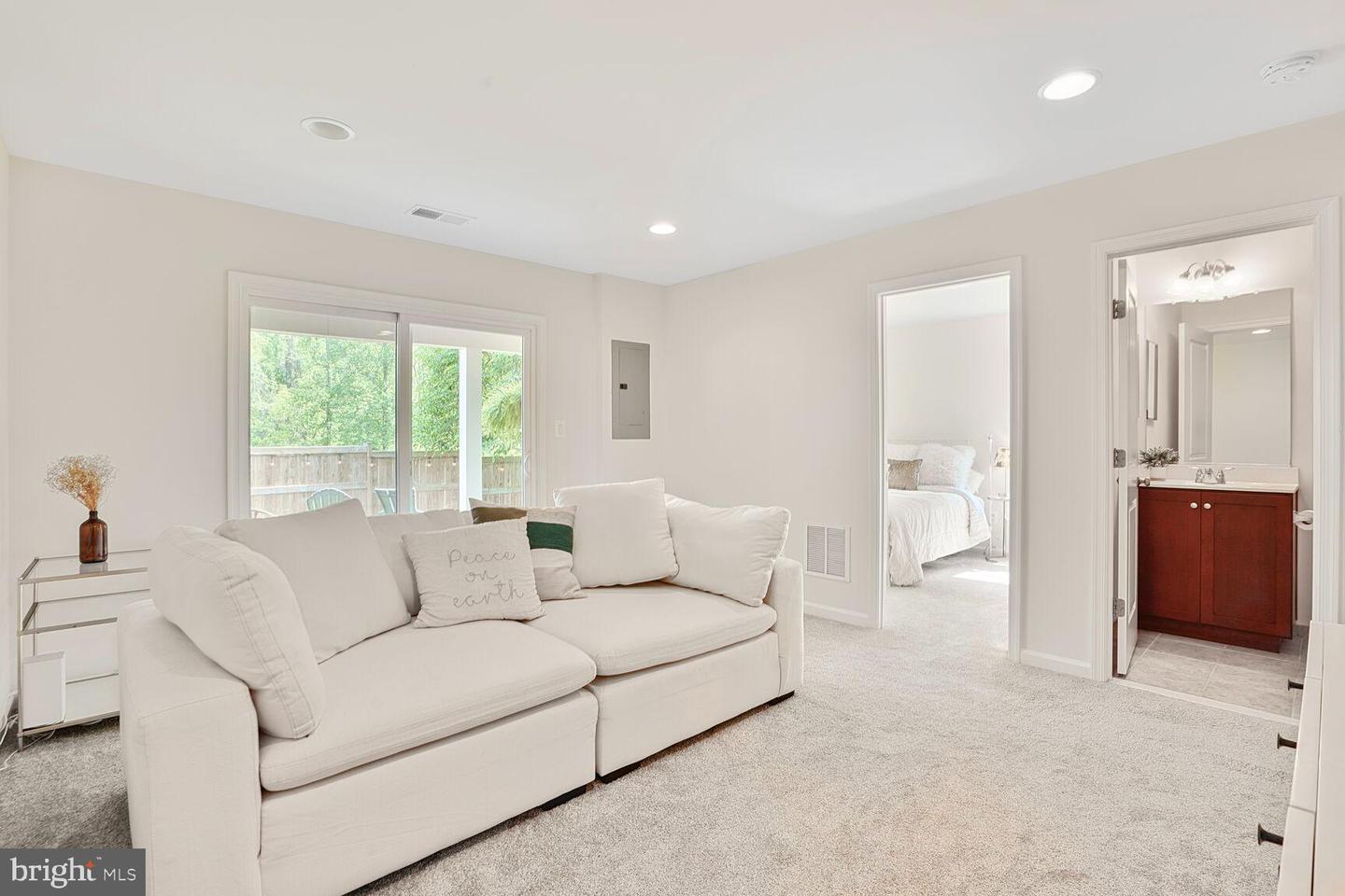 8108 HONEY BEE WAY, MANASSAS, Virginia 20111, 4 Bedrooms Bedrooms, ,3 BathroomsBathrooms,Residential,For sale,8108 HONEY BEE WAY,VAPW2094282 MLS # VAPW2094282