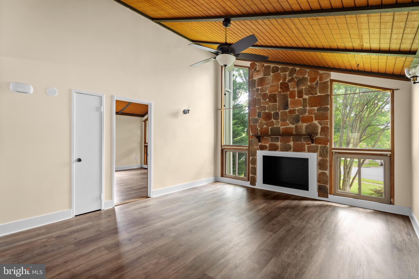 202 NUTMEG CT, STERLING, Virginia 20164, 3 Bedrooms Bedrooms, ,2 BathroomsBathrooms,Residential,For sale,202 NUTMEG CT,VALO2095992 MLS # VALO2095992