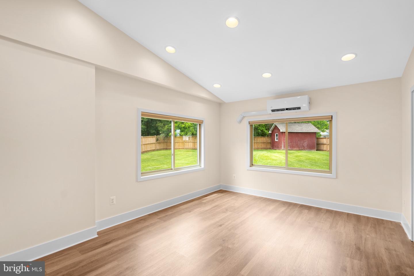 202 NUTMEG CT, STERLING, Virginia 20164, 3 Bedrooms Bedrooms, ,2 BathroomsBathrooms,Residential,For sale,202 NUTMEG CT,VALO2095992 MLS # VALO2095992