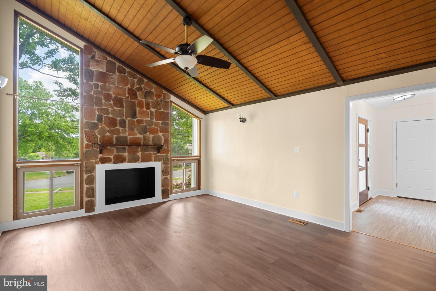 202 NUTMEG CT, STERLING, Virginia 20164, 3 Bedrooms Bedrooms, ,2 BathroomsBathrooms,Residential,For sale,202 NUTMEG CT,VALO2095992 MLS # VALO2095992