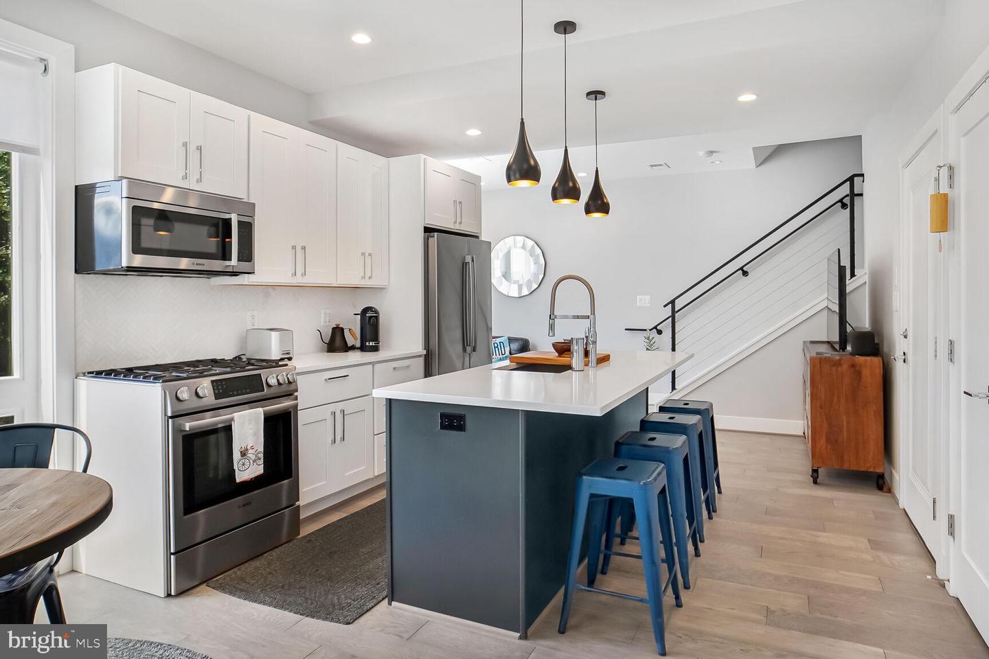 700 16TH ST NE #4, WASHINGTON, District Of Columbia 20002, 2 Bedrooms Bedrooms, ,1 BathroomBathrooms,Residential,For sale,700 16TH ST NE #4,DCDC2199836 MLS # DCDC2199836