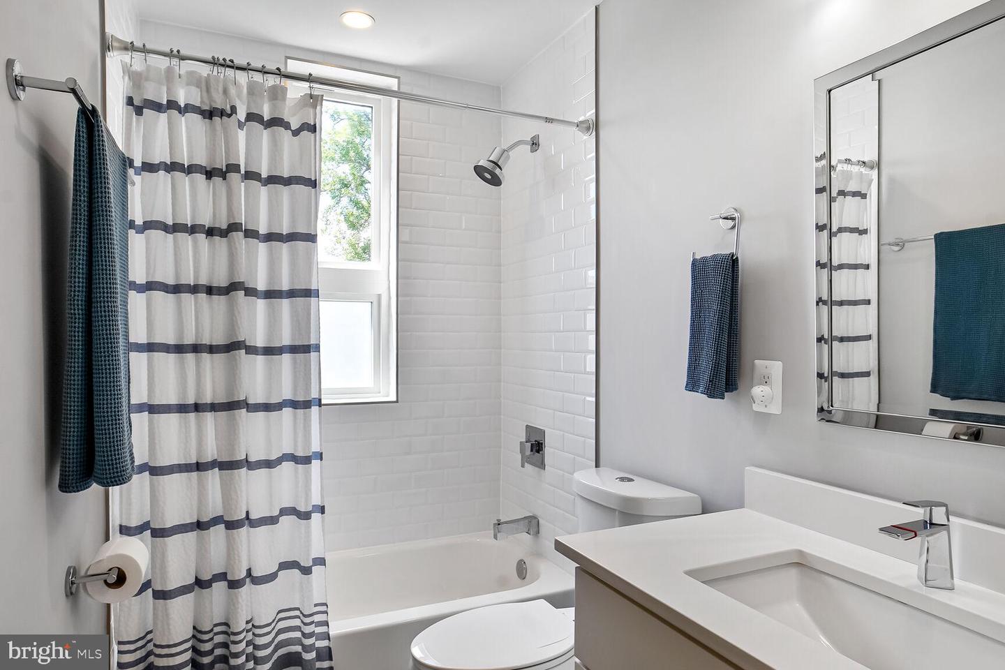 700 16TH ST NE #4, WASHINGTON, District Of Columbia 20002, 2 Bedrooms Bedrooms, ,1 BathroomBathrooms,Residential,For sale,700 16TH ST NE #4,DCDC2199836 MLS # DCDC2199836