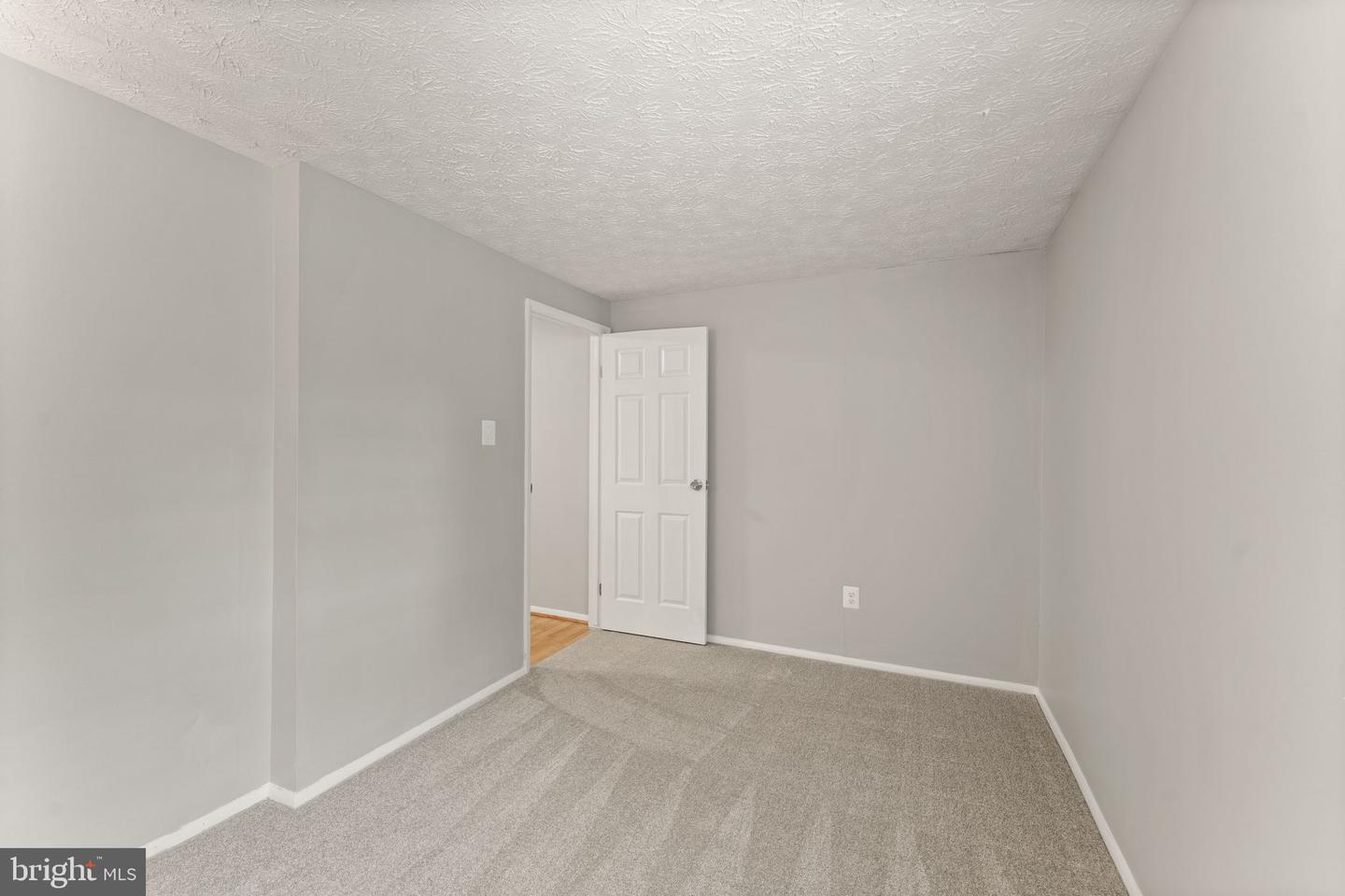 5878 CLARENDON SPRINGS PL, CENTREVILLE, Virginia 20121, 2 Bedrooms Bedrooms, ,2 BathroomsBathrooms,Residential,For sale,5878 CLARENDON SPRINGS PL,VAFX2239396 MLS # VAFX2239396