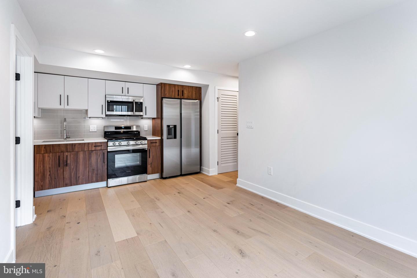 845 19TH ST NE #UNIT 4, WASHINGTON, District Of Columbia 20002, 2 Bedrooms Bedrooms, ,1 BathroomBathrooms,Residential,For sale,845 19TH ST NE #UNIT 4,DCDC2199870 MLS # DCDC2199870