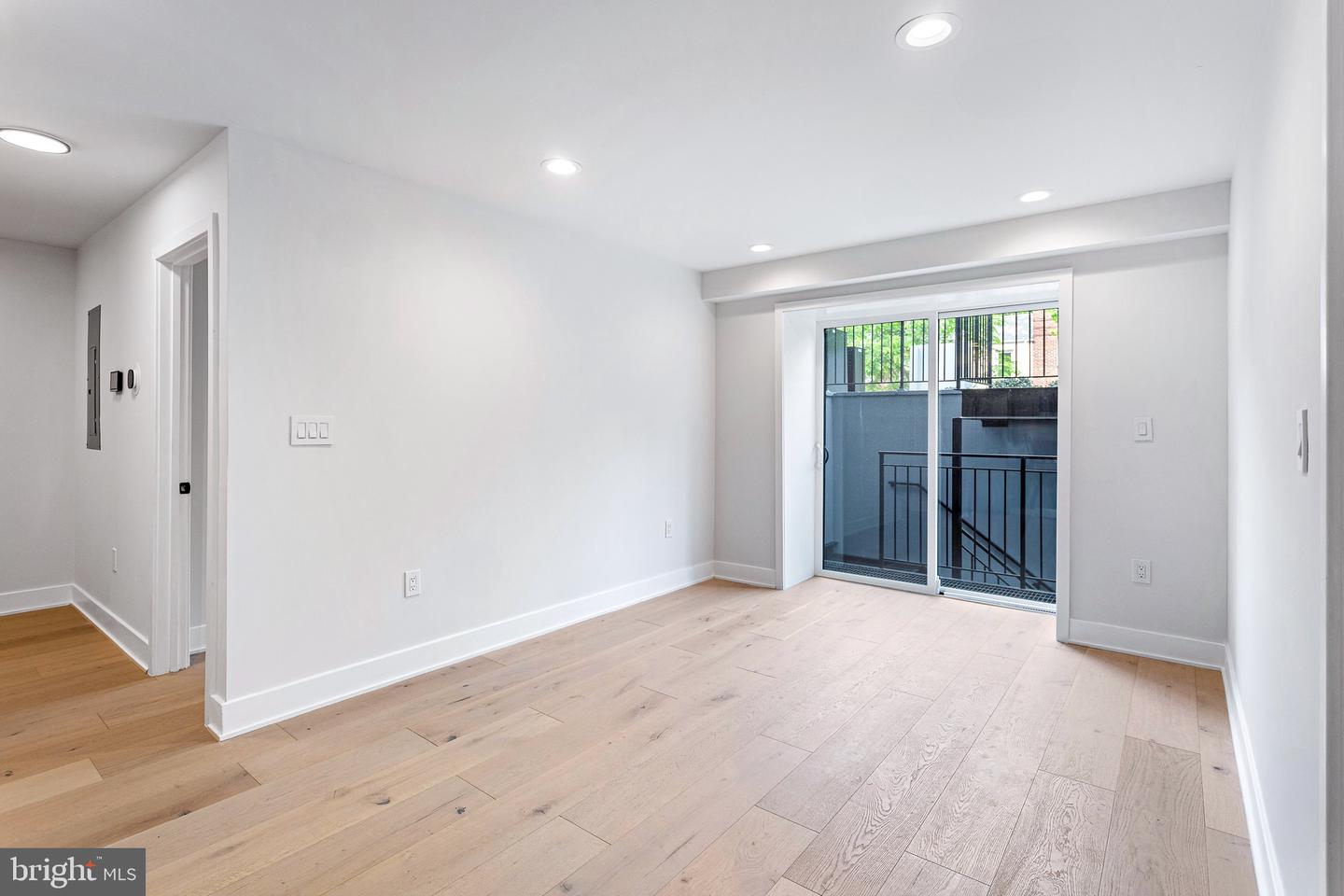 845 19TH ST NE #UNIT 4, WASHINGTON, District Of Columbia 20002, 2 Bedrooms Bedrooms, ,1 BathroomBathrooms,Residential,For sale,845 19TH ST NE #UNIT 4,DCDC2199870 MLS # DCDC2199870