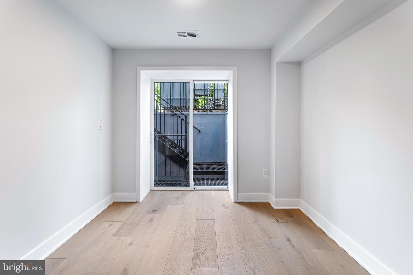 845 19TH ST NE #UNIT 4, WASHINGTON, District Of Columbia 20002, 2 Bedrooms Bedrooms, ,1 BathroomBathrooms,Residential,For sale,845 19TH ST NE #UNIT 4,DCDC2199870 MLS # DCDC2199870