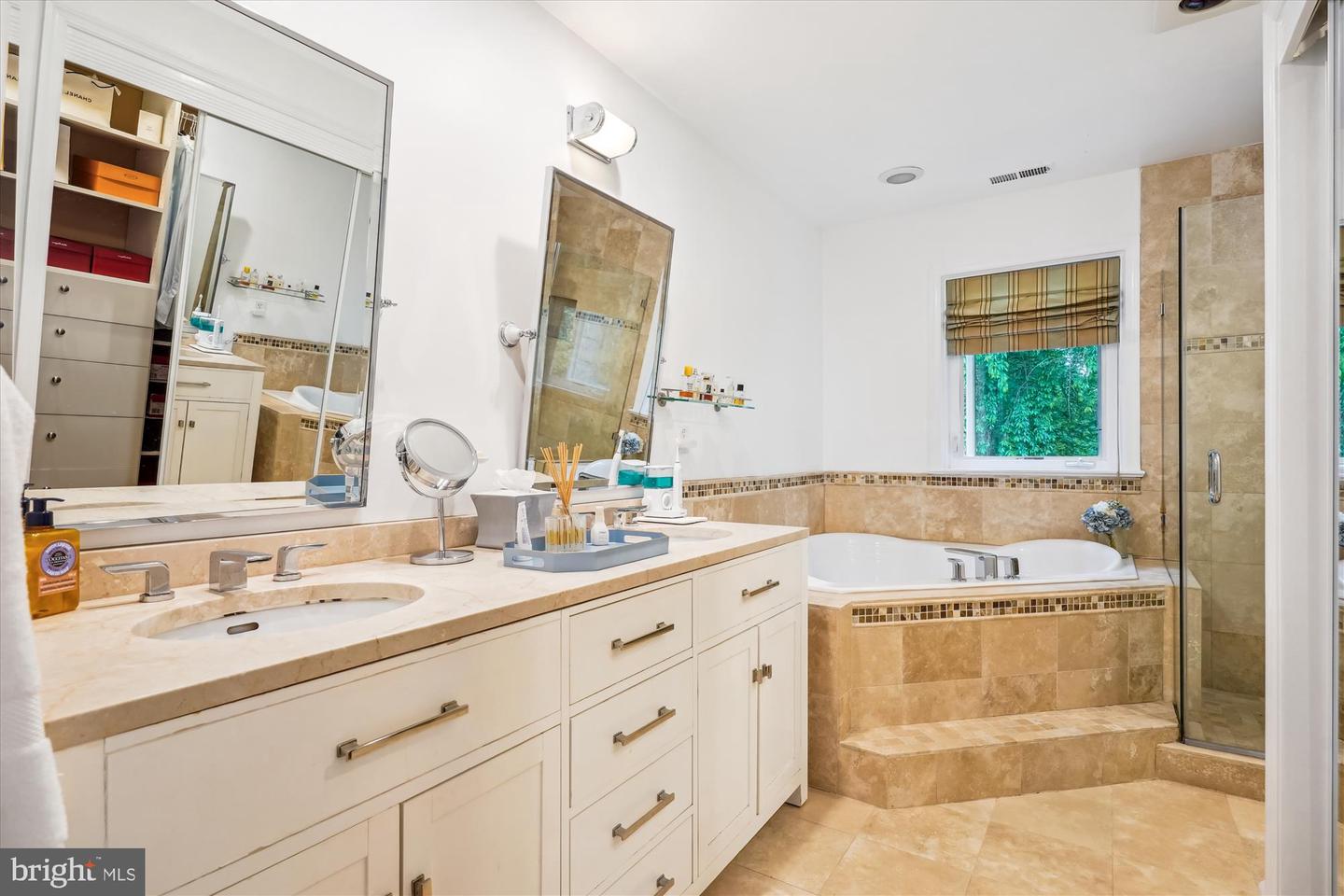 1586 FOREST VILLA LN, MCLEAN, Virginia 22101, 5 Bedrooms Bedrooms, ,3 BathroomsBathrooms,Residential,For sale,1586 FOREST VILLA LN,VAFX2239798 MLS # VAFX2239798