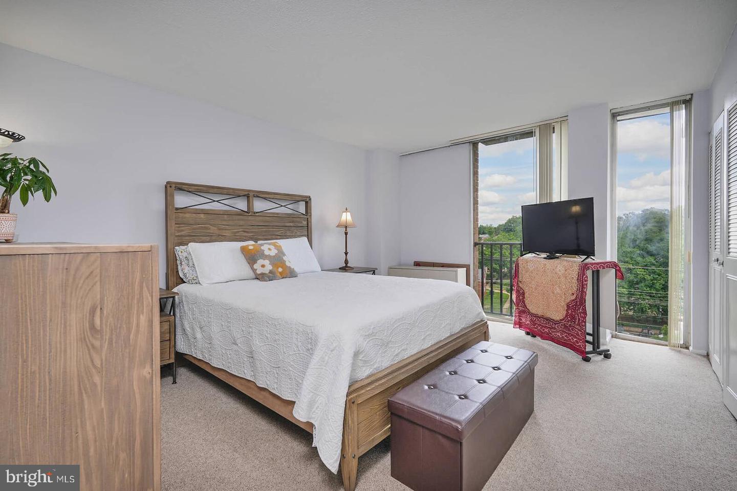 4600 S FOUR MILE RUN DR #907, ARLINGTON, Virginia 22204, 1 Bedroom Bedrooms, ,1 BathroomBathrooms,Residential,For sale,4600 S FOUR MILE RUN DR #907,VAAR2057284 MLS # VAAR2057284