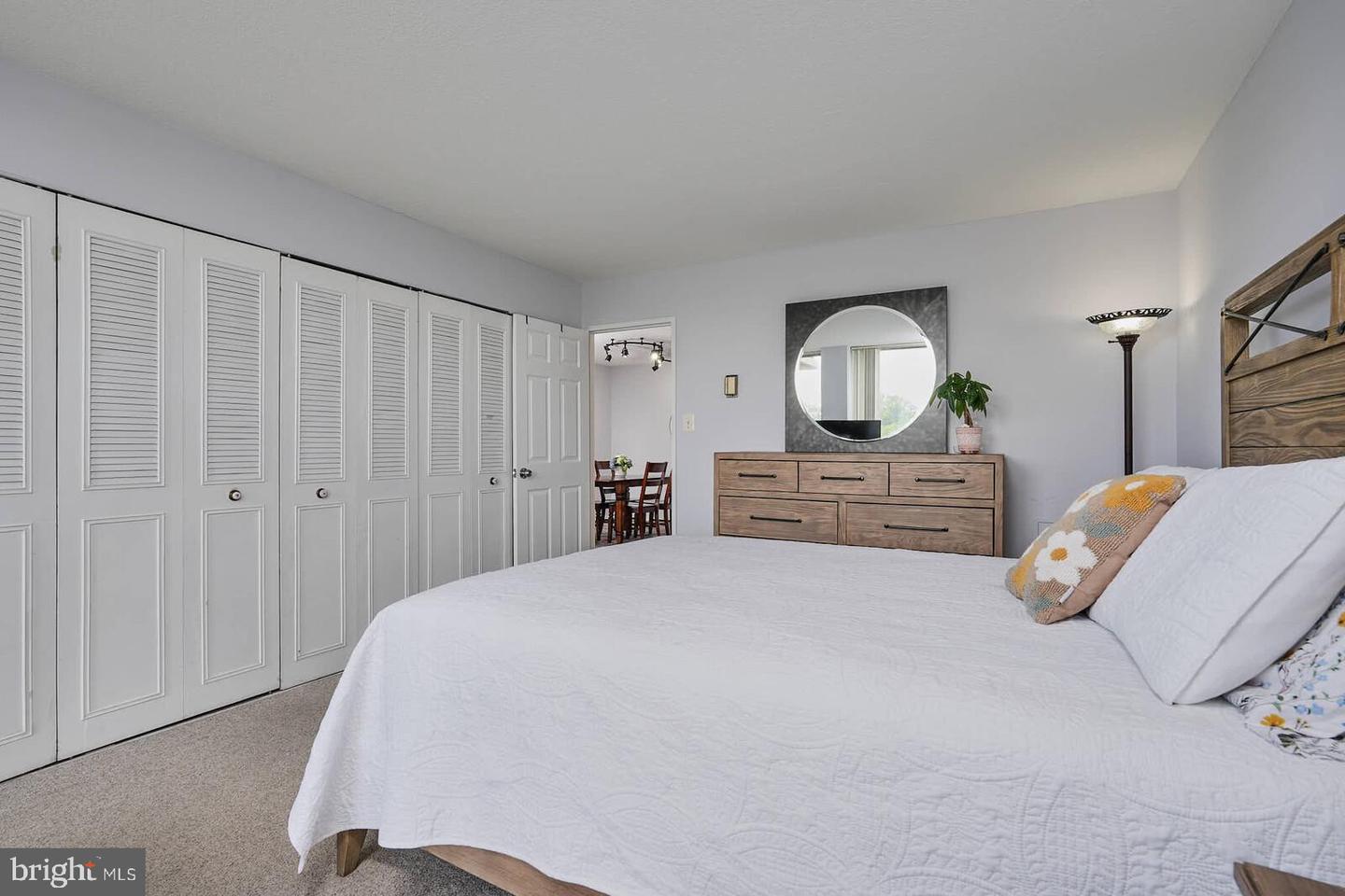 4600 S FOUR MILE RUN DR #907, ARLINGTON, Virginia 22204, 1 Bedroom Bedrooms, ,1 BathroomBathrooms,Residential,For sale,4600 S FOUR MILE RUN DR #907,VAAR2057284 MLS # VAAR2057284
