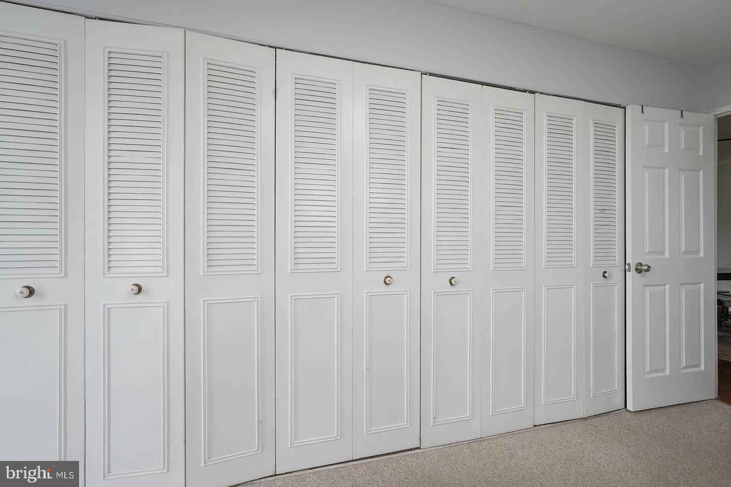 4600 S FOUR MILE RUN DR #907, ARLINGTON, Virginia 22204, 1 Bedroom Bedrooms, ,1 BathroomBathrooms,Residential,For sale,4600 S FOUR MILE RUN DR #907,VAAR2057284 MLS # VAAR2057284