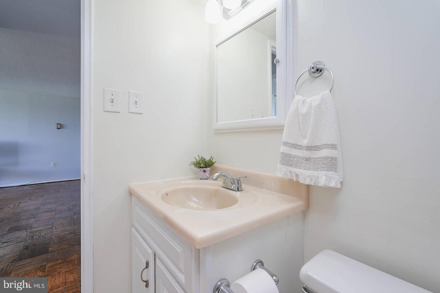 4600 S FOUR MILE RUN DR #907, ARLINGTON, Virginia 22204, 1 Bedroom Bedrooms, ,1 BathroomBathrooms,Residential,For sale,4600 S FOUR MILE RUN DR #907,VAAR2057284 MLS # VAAR2057284