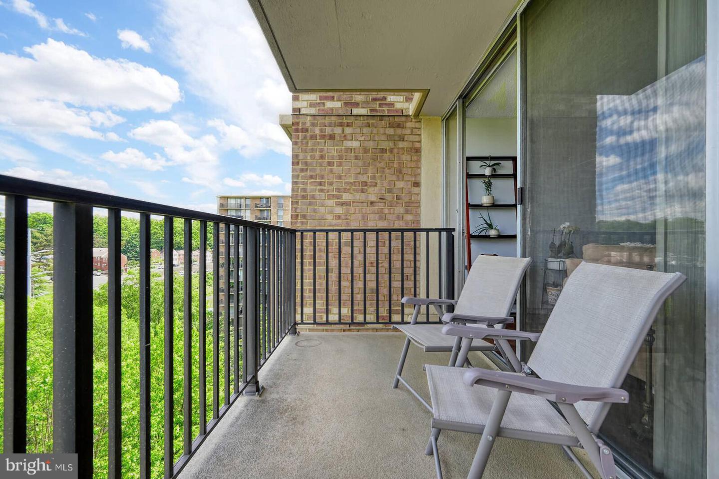 4600 S FOUR MILE RUN DR #907, ARLINGTON, Virginia 22204, 1 Bedroom Bedrooms, ,1 BathroomBathrooms,Residential,For sale,4600 S FOUR MILE RUN DR #907,VAAR2057284 MLS # VAAR2057284