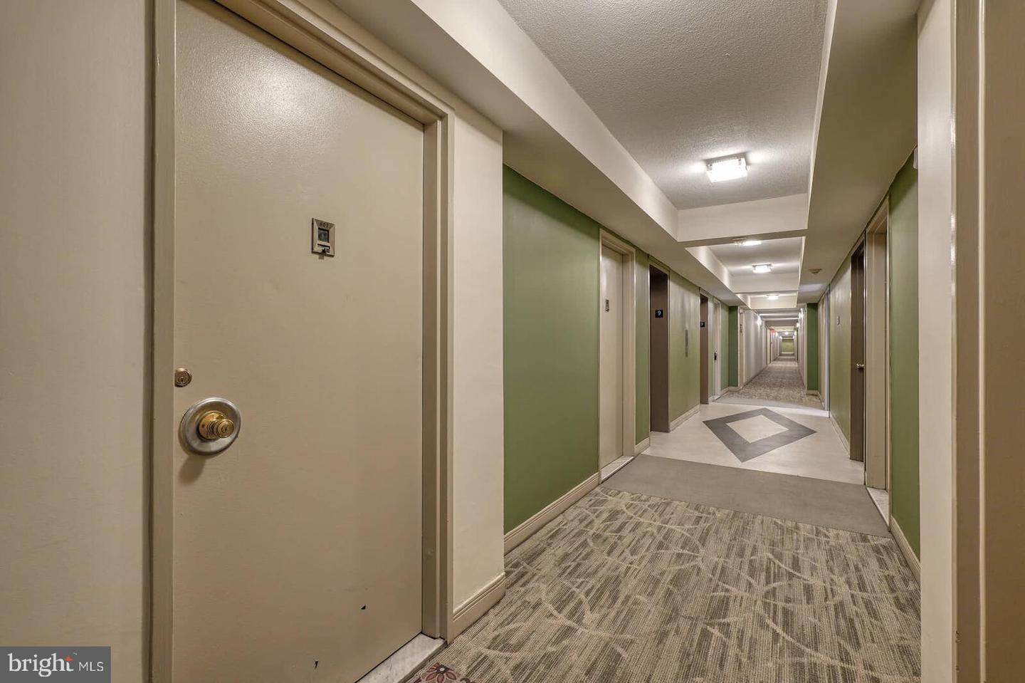 4600 S FOUR MILE RUN DR #907, ARLINGTON, Virginia 22204, 1 Bedroom Bedrooms, ,1 BathroomBathrooms,Residential,For sale,4600 S FOUR MILE RUN DR #907,VAAR2057284 MLS # VAAR2057284