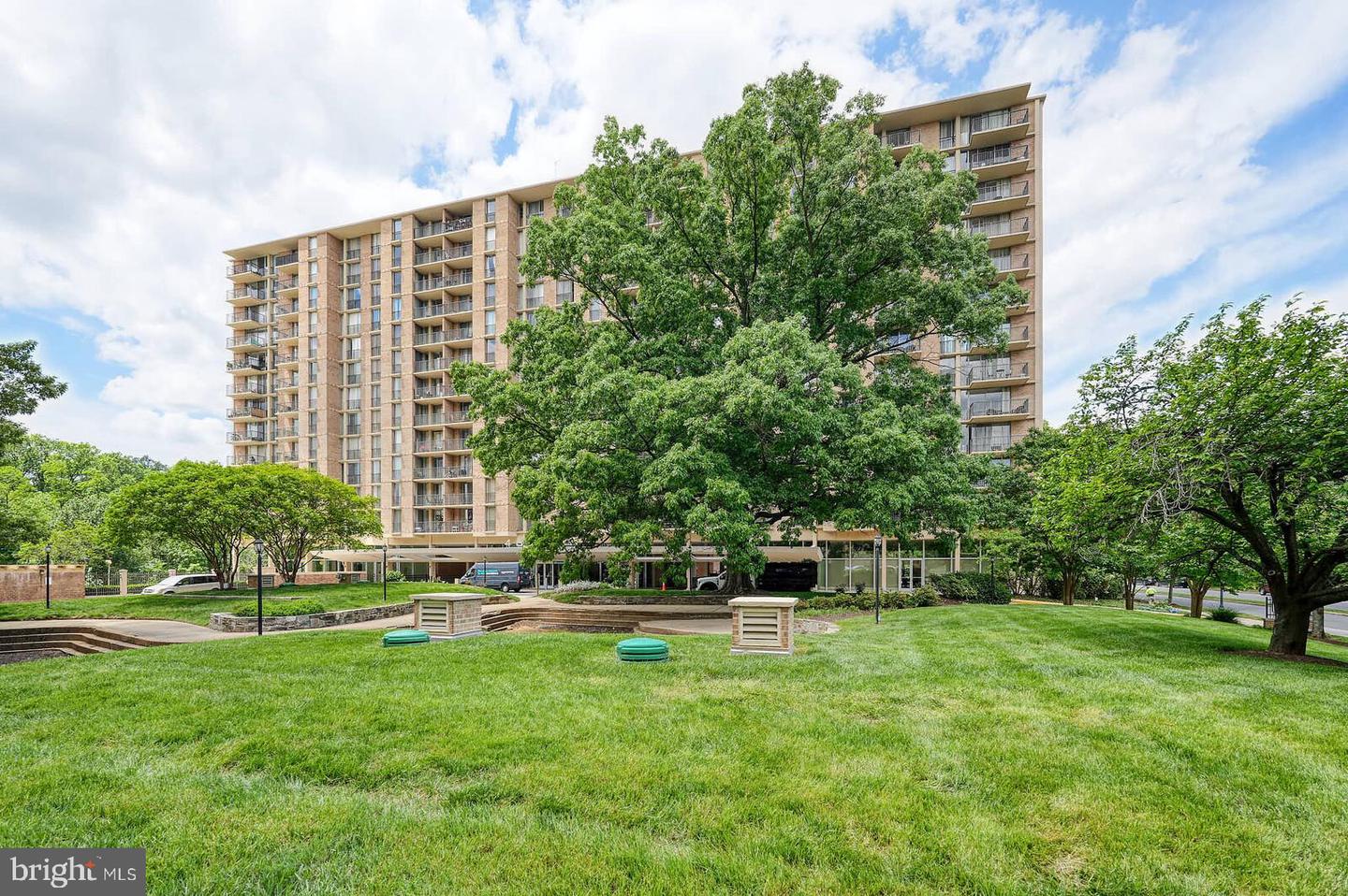 4600 S FOUR MILE RUN DR #907, ARLINGTON, Virginia 22204, 1 Bedroom Bedrooms, ,1 BathroomBathrooms,Residential,For sale,4600 S FOUR MILE RUN DR #907,VAAR2057284 MLS # VAAR2057284