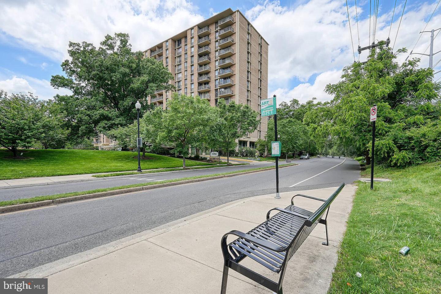 4600 S FOUR MILE RUN DR #907, ARLINGTON, Virginia 22204, 1 Bedroom Bedrooms, ,1 BathroomBathrooms,Residential,For sale,4600 S FOUR MILE RUN DR #907,VAAR2057284 MLS # VAAR2057284