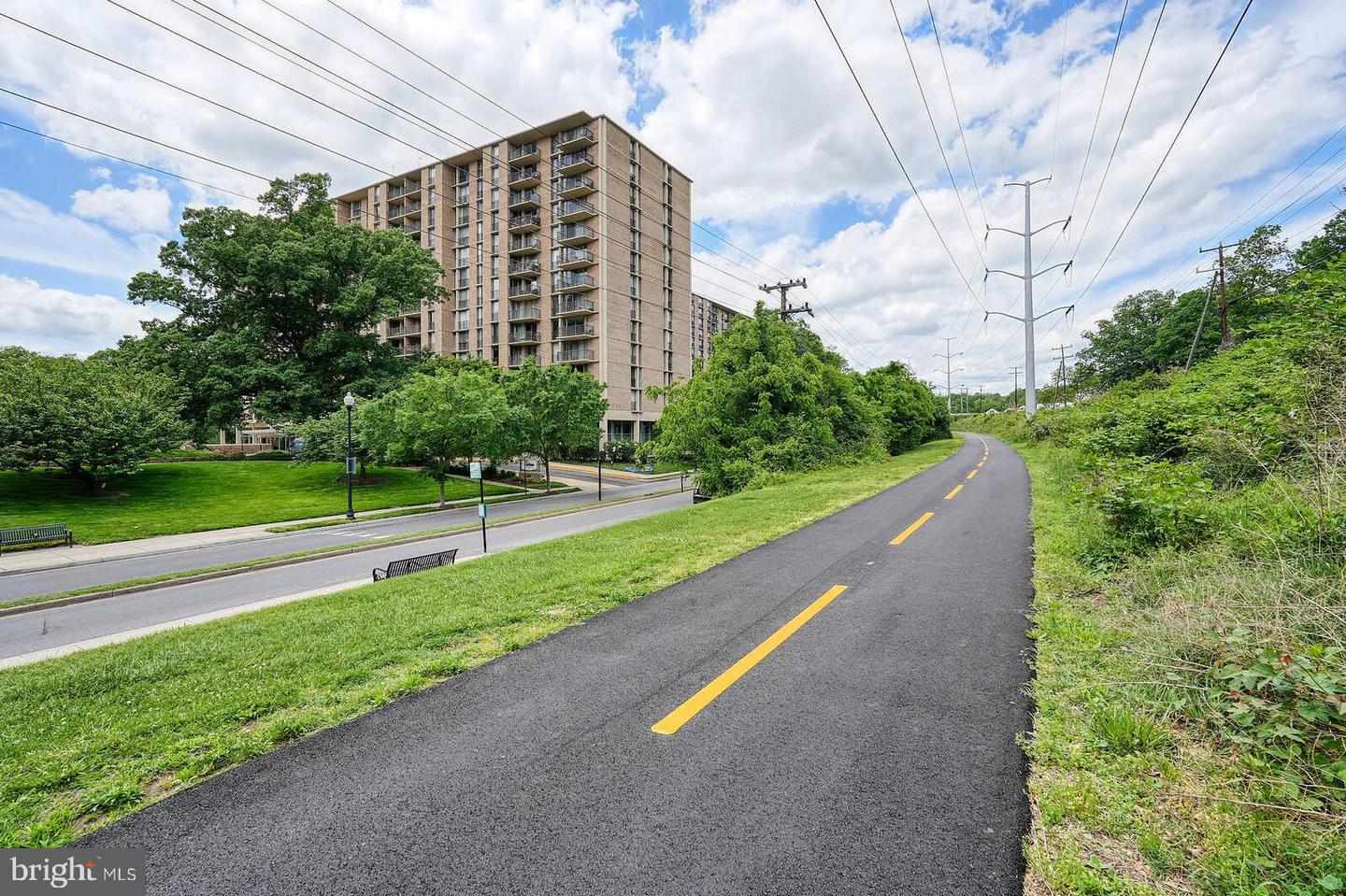 4600 S FOUR MILE RUN DR #907, ARLINGTON, Virginia 22204, 1 Bedroom Bedrooms, ,1 BathroomBathrooms,Residential,For sale,4600 S FOUR MILE RUN DR #907,VAAR2057284 MLS # VAAR2057284