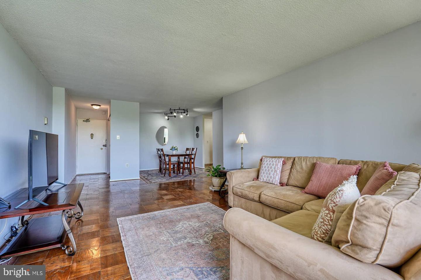 4600 S FOUR MILE RUN DR #907, ARLINGTON, Virginia 22204, 1 Bedroom Bedrooms, ,1 BathroomBathrooms,Residential,For sale,4600 S FOUR MILE RUN DR #907,VAAR2057284 MLS # VAAR2057284