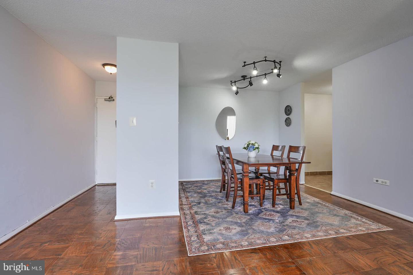 4600 S FOUR MILE RUN DR #907, ARLINGTON, Virginia 22204, 1 Bedroom Bedrooms, ,1 BathroomBathrooms,Residential,For sale,4600 S FOUR MILE RUN DR #907,VAAR2057284 MLS # VAAR2057284