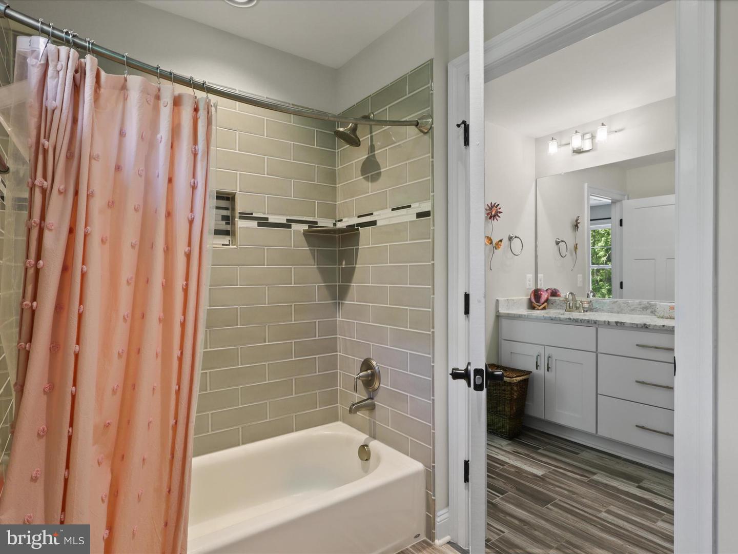 8254 LEES RIDGE RD, WARRENTON, Virginia 20186, 5 Bedrooms Bedrooms, ,4 BathroomsBathrooms,Residential,For sale,8254 LEES RIDGE RD,VAFQ2016568 MLS # VAFQ2016568