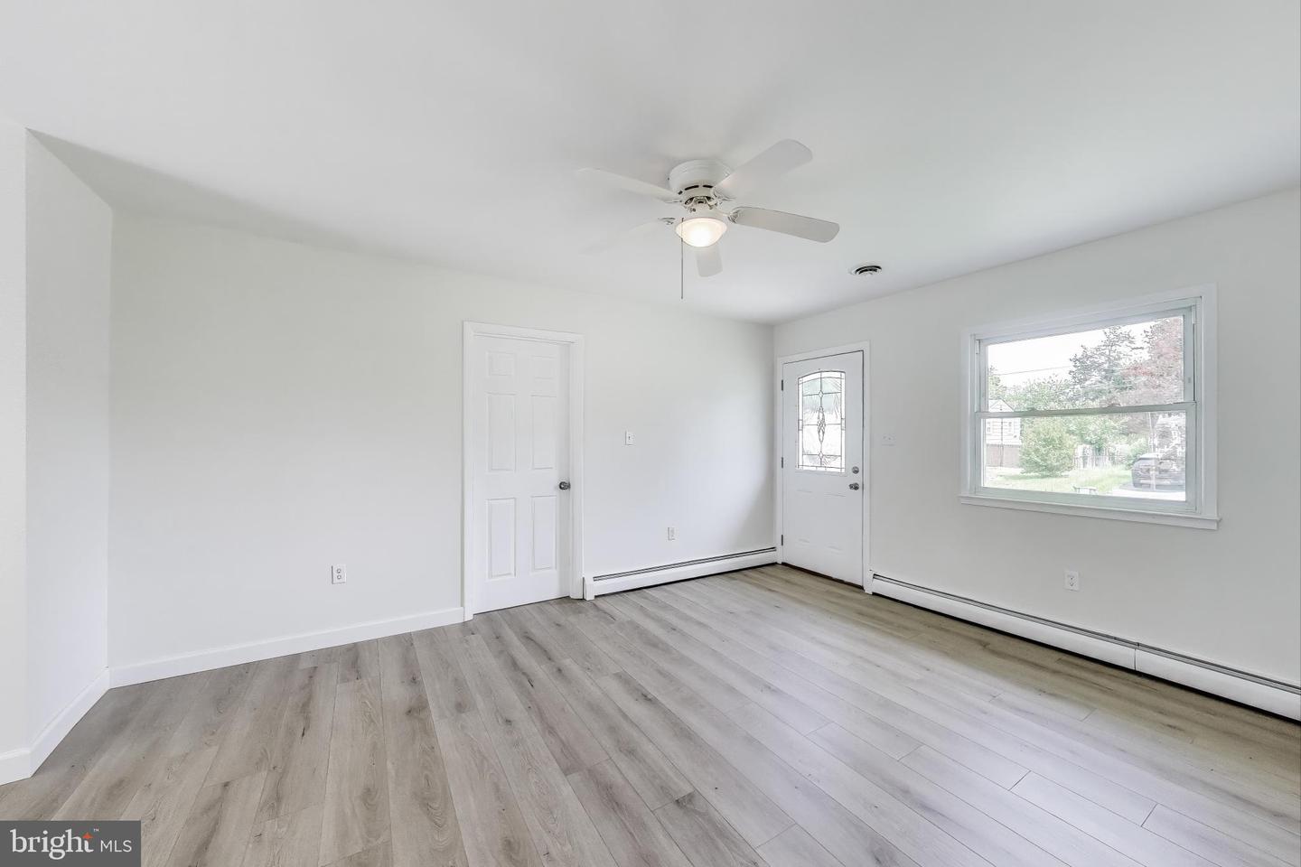 1412 CALIFORNIA ST, WOODBRIDGE, Virginia 22191, 3 Bedrooms Bedrooms, ,2 BathroomsBathrooms,Residential,For sale,1412 CALIFORNIA ST,VAPW2094396 MLS # VAPW2094396