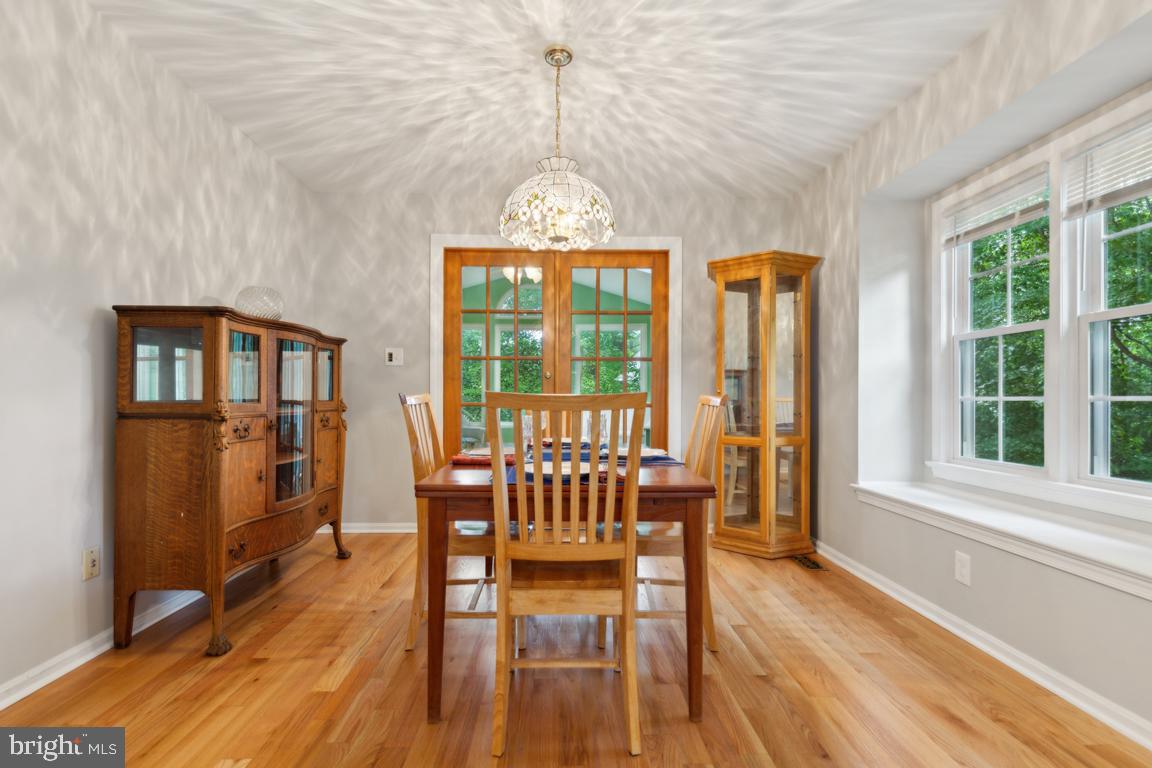 9111 BLUE JUG LNDG, BURKE, Virginia 22015, 3 Bedrooms Bedrooms, ,3 BathroomsBathrooms,Residential,For sale,9111 BLUE JUG LNDG,VAFX2239554 MLS # VAFX2239554
