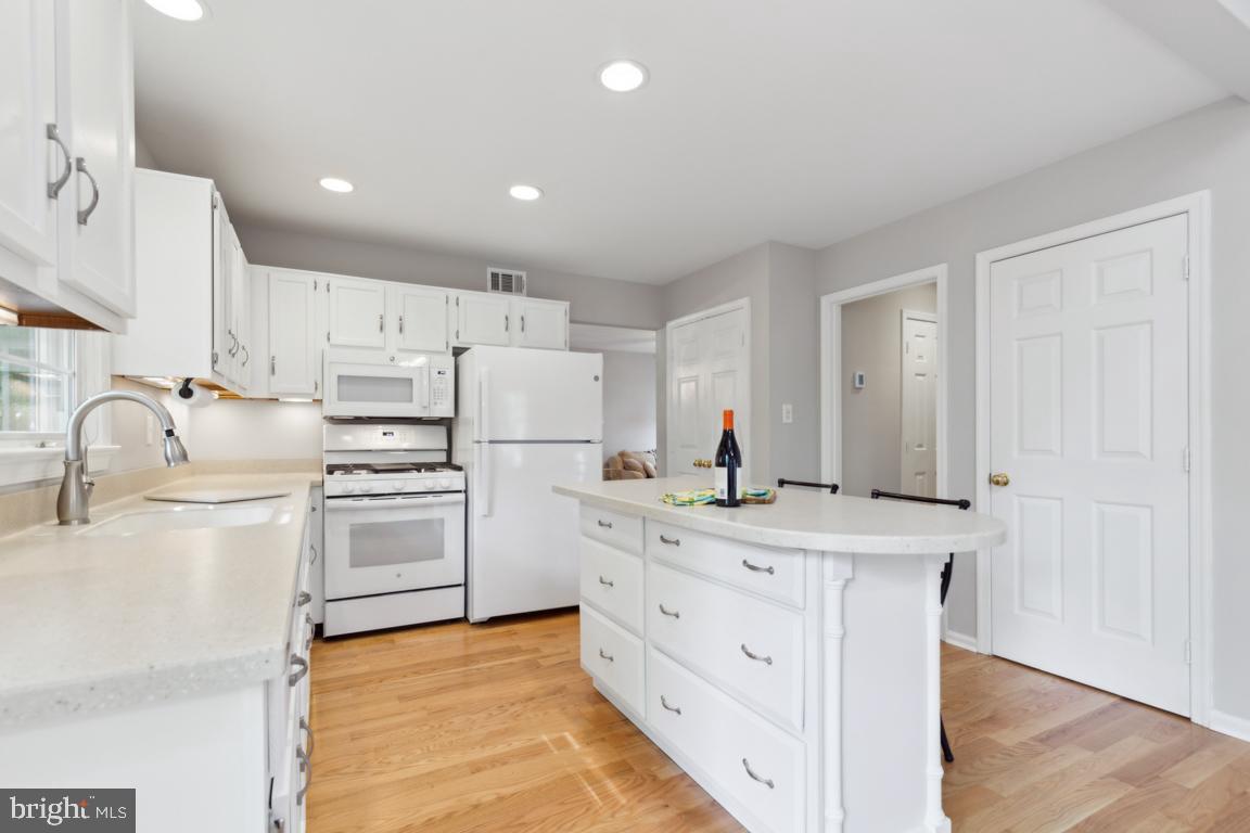 9111 BLUE JUG LNDG, BURKE, Virginia 22015, 3 Bedrooms Bedrooms, ,3 BathroomsBathrooms,Residential,For sale,9111 BLUE JUG LNDG,VAFX2239554 MLS # VAFX2239554