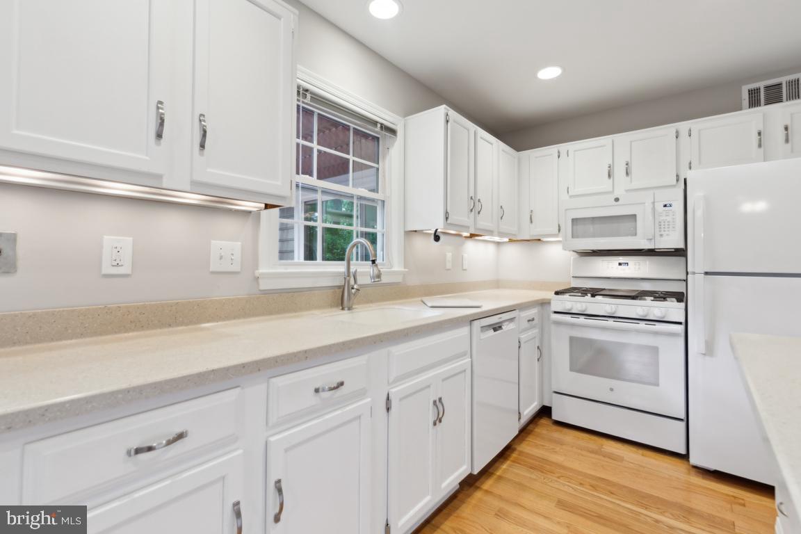 9111 BLUE JUG LNDG, BURKE, Virginia 22015, 3 Bedrooms Bedrooms, ,3 BathroomsBathrooms,Residential,For sale,9111 BLUE JUG LNDG,VAFX2239554 MLS # VAFX2239554