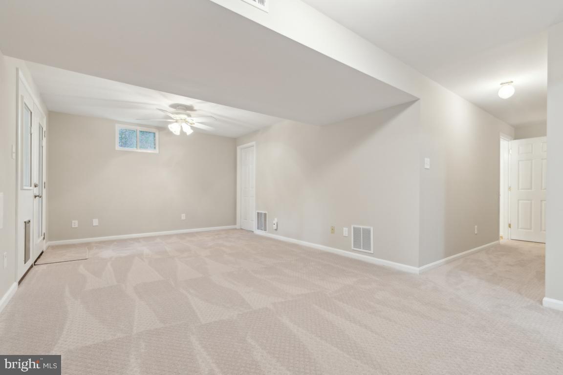 9111 BLUE JUG LNDG, BURKE, Virginia 22015, 3 Bedrooms Bedrooms, ,3 BathroomsBathrooms,Residential,For sale,9111 BLUE JUG LNDG,VAFX2239554 MLS # VAFX2239554