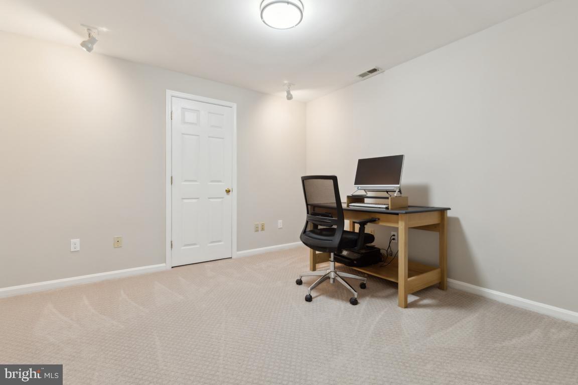 9111 BLUE JUG LNDG, BURKE, Virginia 22015, 3 Bedrooms Bedrooms, ,3 BathroomsBathrooms,Residential,For sale,9111 BLUE JUG LNDG,VAFX2239554 MLS # VAFX2239554