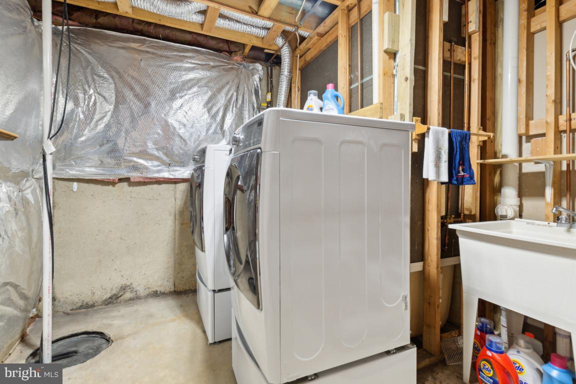 9111 BLUE JUG LNDG, BURKE, Virginia 22015, 3 Bedrooms Bedrooms, ,3 BathroomsBathrooms,Residential,For sale,9111 BLUE JUG LNDG,VAFX2239554 MLS # VAFX2239554