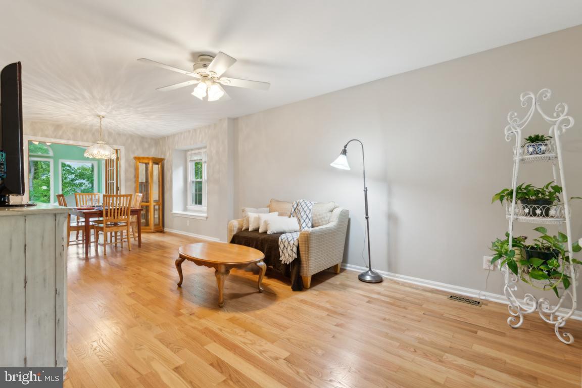 9111 BLUE JUG LNDG, BURKE, Virginia 22015, 3 Bedrooms Bedrooms, ,3 BathroomsBathrooms,Residential,For sale,9111 BLUE JUG LNDG,VAFX2239554 MLS # VAFX2239554