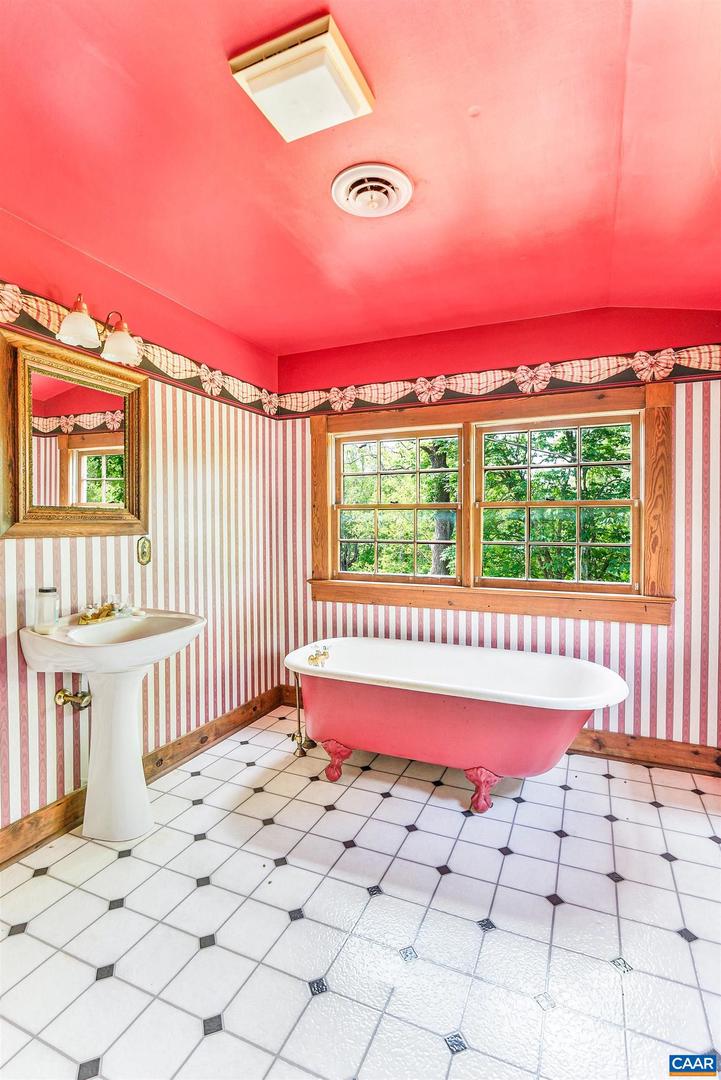 5722 JAMES RIVER RD, GLADSTONE, Virginia 24553, 2 Bedrooms Bedrooms, ,2 BathroomsBathrooms,Residential,For sale,5722 JAMES RIVER RD,664384 MLS # 664384