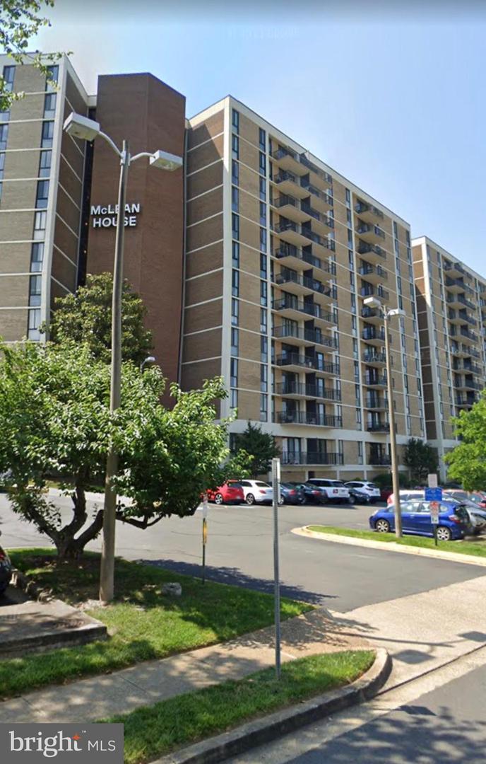 6800 FLEETWOOD RD #1008, MCLEAN, Virginia 22101, 1 Bedroom Bedrooms, ,1 BathroomBathrooms,Residential,For sale,6800 FLEETWOOD RD #1008,VAFX2240170 MLS # VAFX2240170