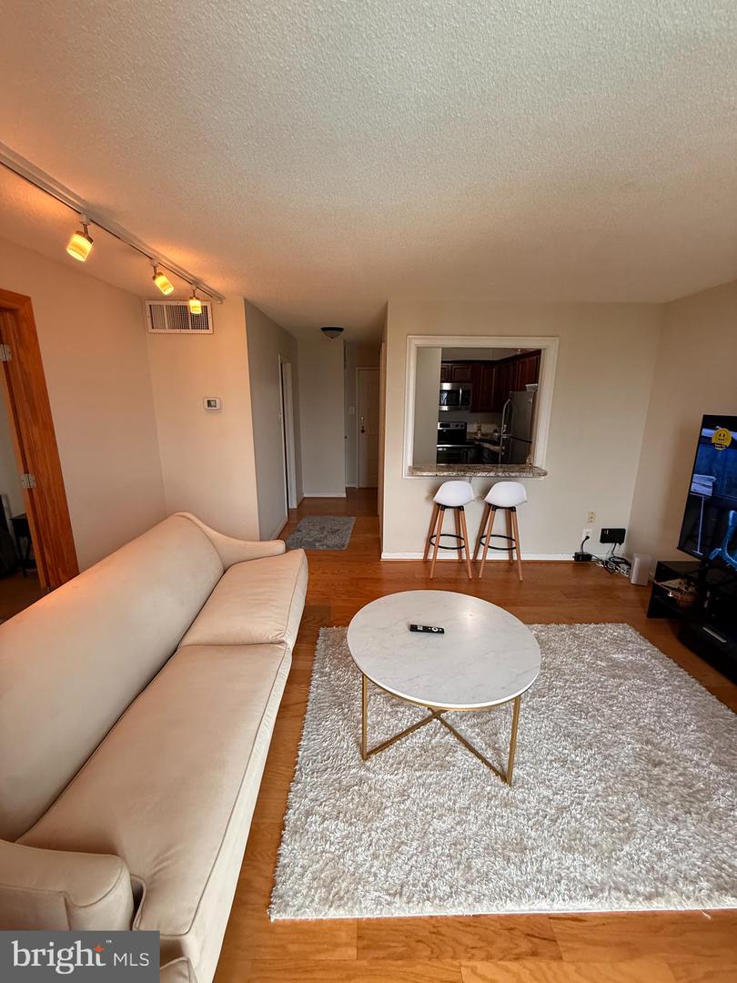 6800 FLEETWOOD RD #1008, MCLEAN, Virginia 22101, 1 Bedroom Bedrooms, ,1 BathroomBathrooms,Residential,For sale,6800 FLEETWOOD RD #1008,VAFX2240170 MLS # VAFX2240170