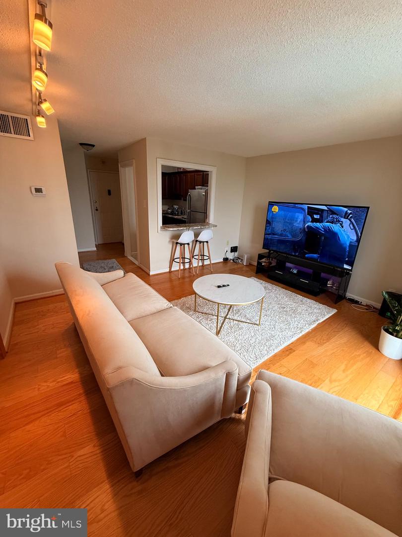 6800 FLEETWOOD RD #1008, MCLEAN, Virginia 22101, 1 Bedroom Bedrooms, ,1 BathroomBathrooms,Residential,For sale,6800 FLEETWOOD RD #1008,VAFX2240170 MLS # VAFX2240170