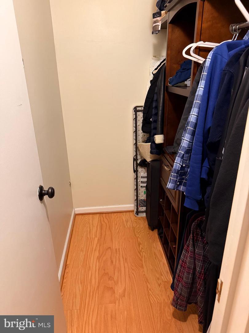 6800 FLEETWOOD RD #1008, MCLEAN, Virginia 22101, 1 Bedroom Bedrooms, ,1 BathroomBathrooms,Residential,For sale,6800 FLEETWOOD RD #1008,VAFX2240170 MLS # VAFX2240170