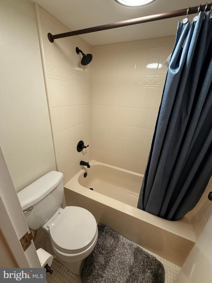6800 FLEETWOOD RD #1008, MCLEAN, Virginia 22101, 1 Bedroom Bedrooms, ,1 BathroomBathrooms,Residential,For sale,6800 FLEETWOOD RD #1008,VAFX2240170 MLS # VAFX2240170