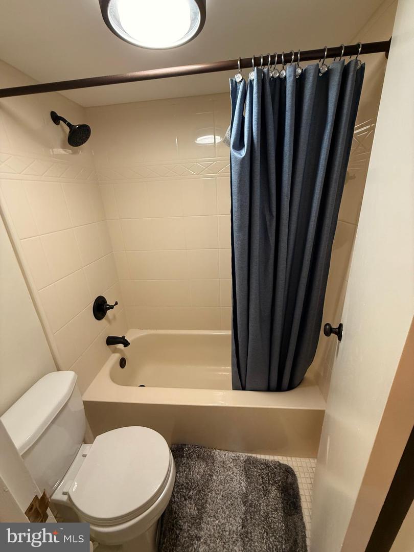 6800 FLEETWOOD RD #1008, MCLEAN, Virginia 22101, 1 Bedroom Bedrooms, ,1 BathroomBathrooms,Residential,For sale,6800 FLEETWOOD RD #1008,VAFX2240170 MLS # VAFX2240170