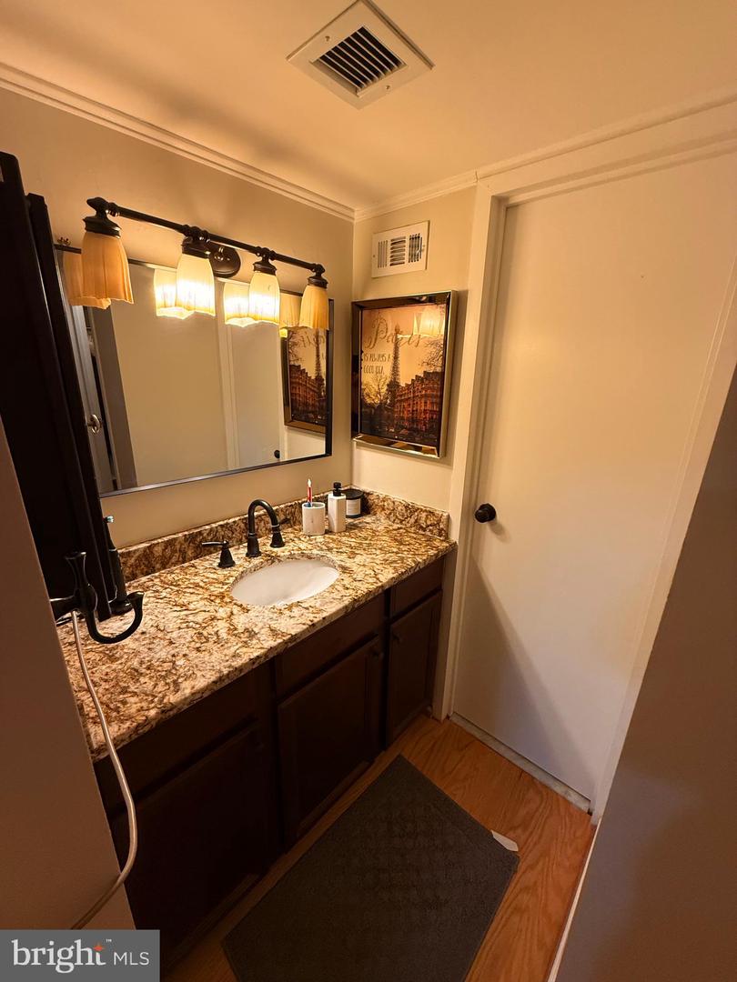6800 FLEETWOOD RD #1008, MCLEAN, Virginia 22101, 1 Bedroom Bedrooms, ,1 BathroomBathrooms,Residential,For sale,6800 FLEETWOOD RD #1008,VAFX2240170 MLS # VAFX2240170