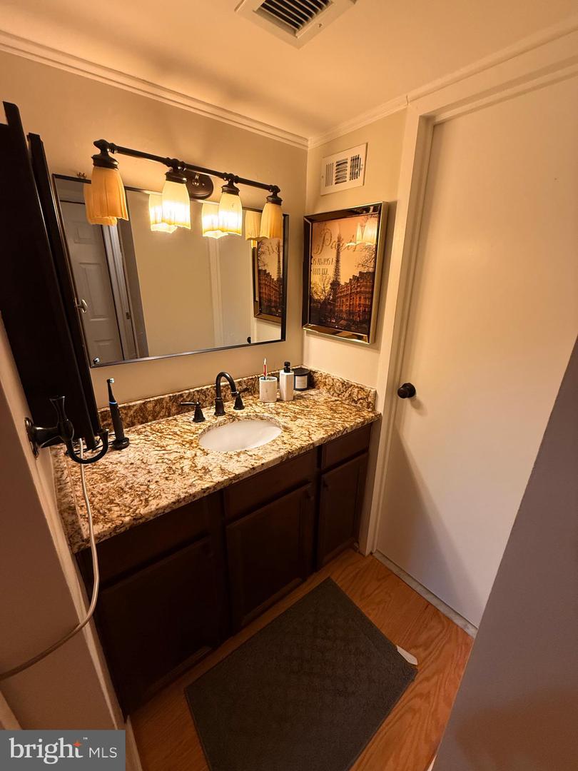 6800 FLEETWOOD RD #1008, MCLEAN, Virginia 22101, 1 Bedroom Bedrooms, ,1 BathroomBathrooms,Residential,For sale,6800 FLEETWOOD RD #1008,VAFX2240170 MLS # VAFX2240170