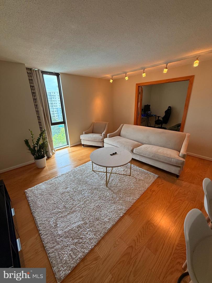 6800 FLEETWOOD RD #1008, MCLEAN, Virginia 22101, 1 Bedroom Bedrooms, ,1 BathroomBathrooms,Residential,For sale,6800 FLEETWOOD RD #1008,VAFX2240170 MLS # VAFX2240170