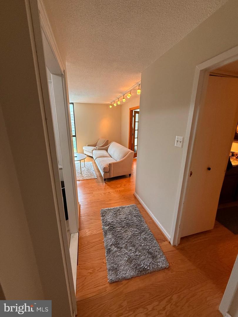 6800 FLEETWOOD RD #1008, MCLEAN, Virginia 22101, 1 Bedroom Bedrooms, ,1 BathroomBathrooms,Residential,For sale,6800 FLEETWOOD RD #1008,VAFX2240170 MLS # VAFX2240170